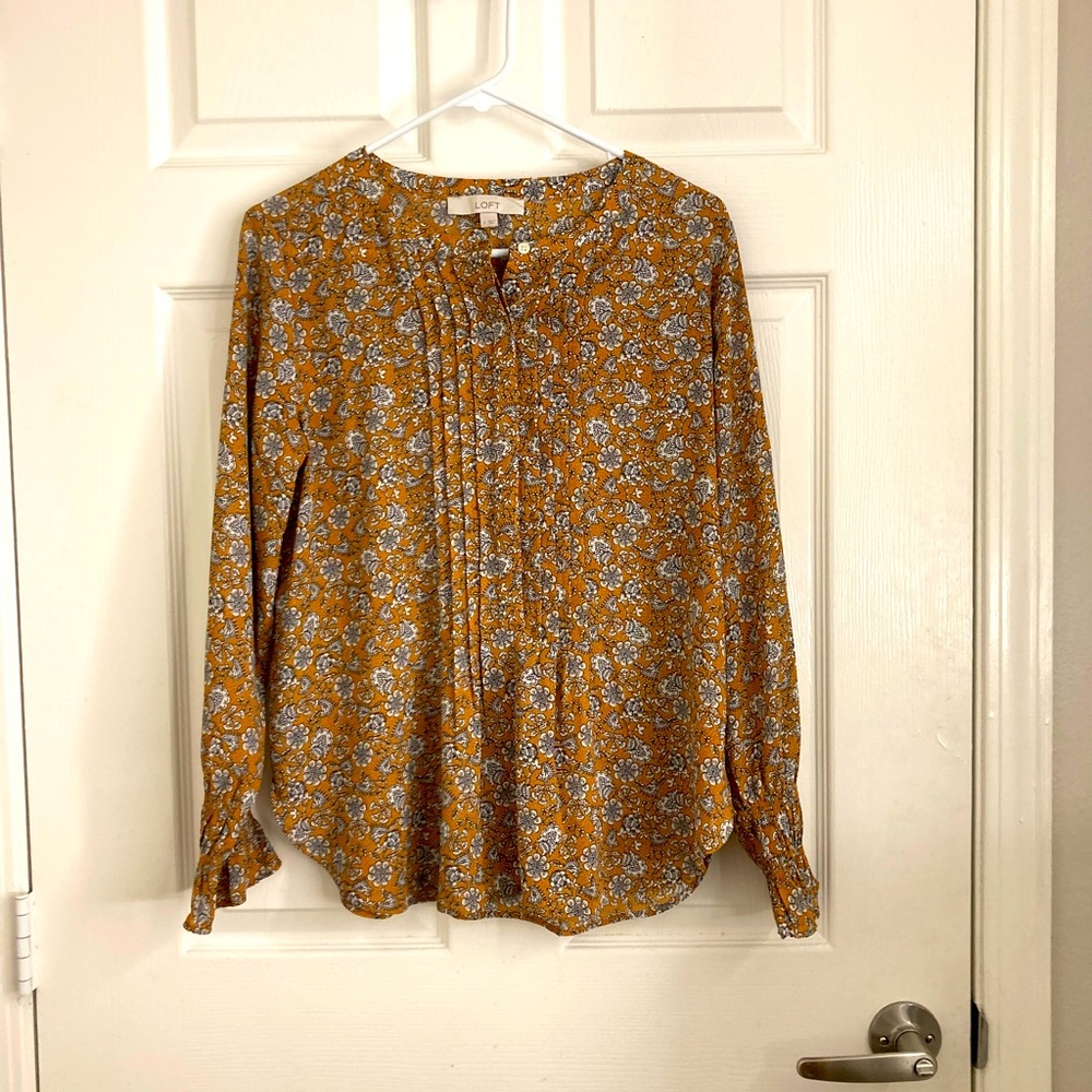 The Loft Women’s fall blouse (size small)